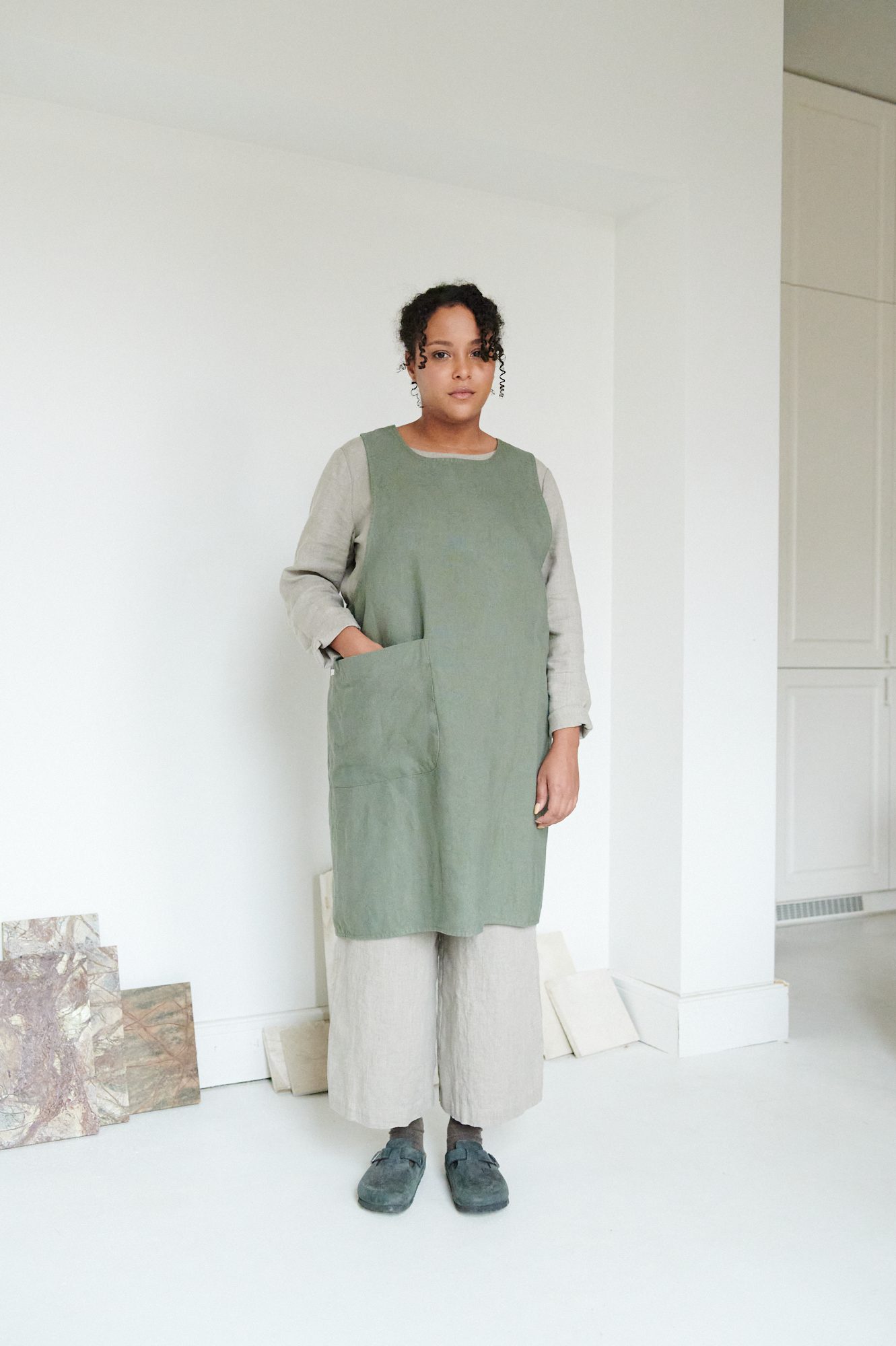 Rita Heavy Pine Green Linen Apron