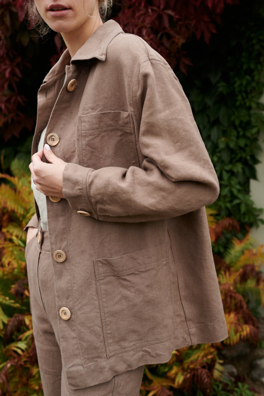 Cacao linen utility jacket with relaxed fit and front pockets