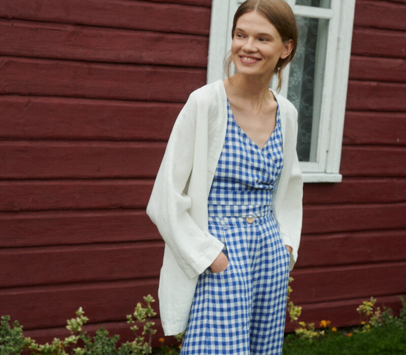 White open front jacket with wide three-quarter sleeves
