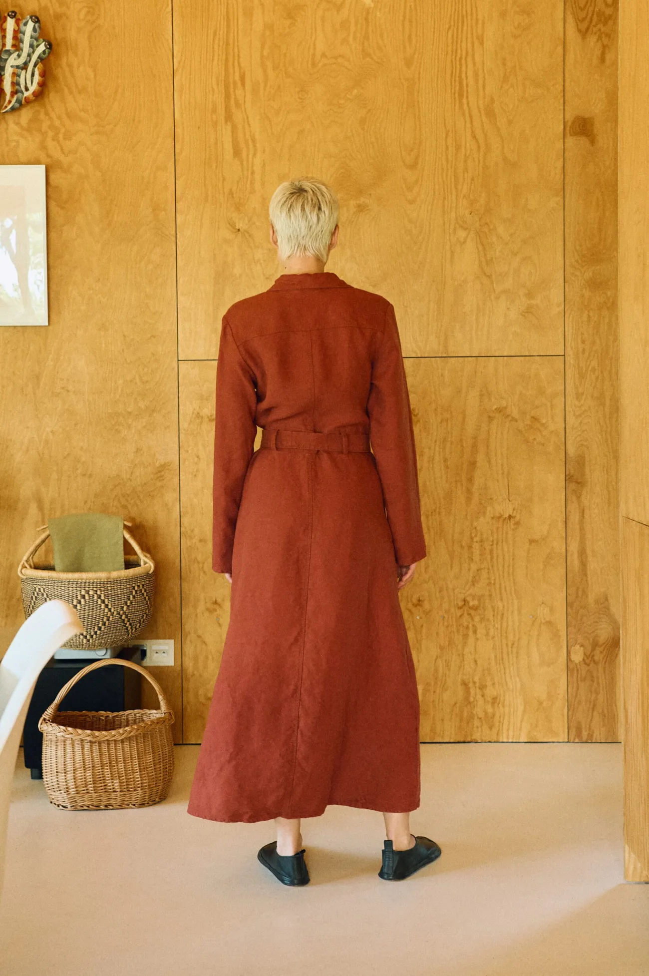 Heavy linen terracotta dress back view, collared bodice, long sleeves, belted waits