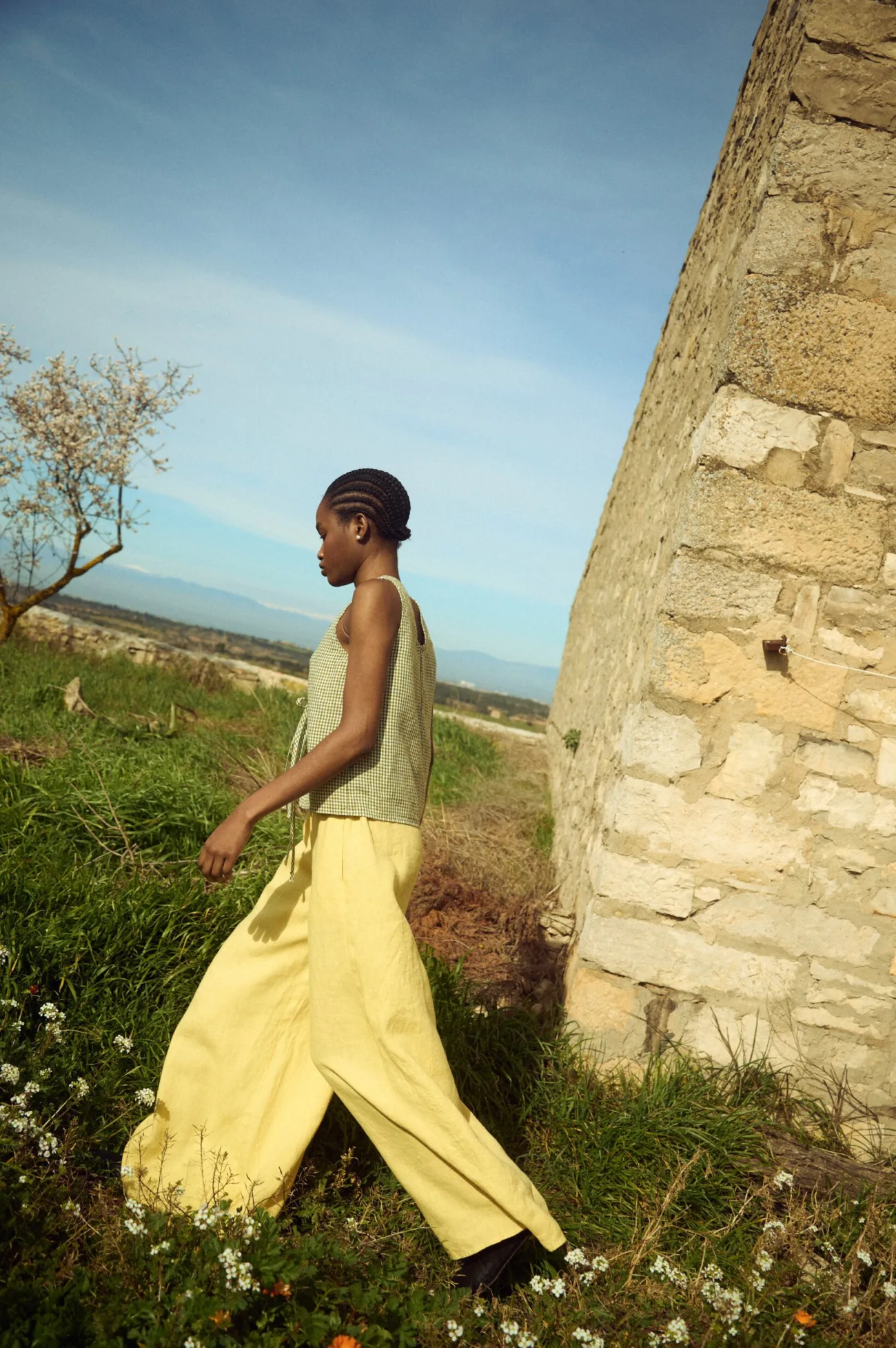 side view of wide butter linen culottes and gingham top
