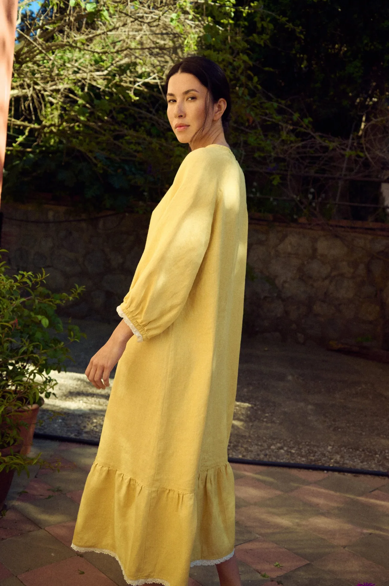 Butter yellow summer dress with relaxed fit and lace trim at sleeves and hem