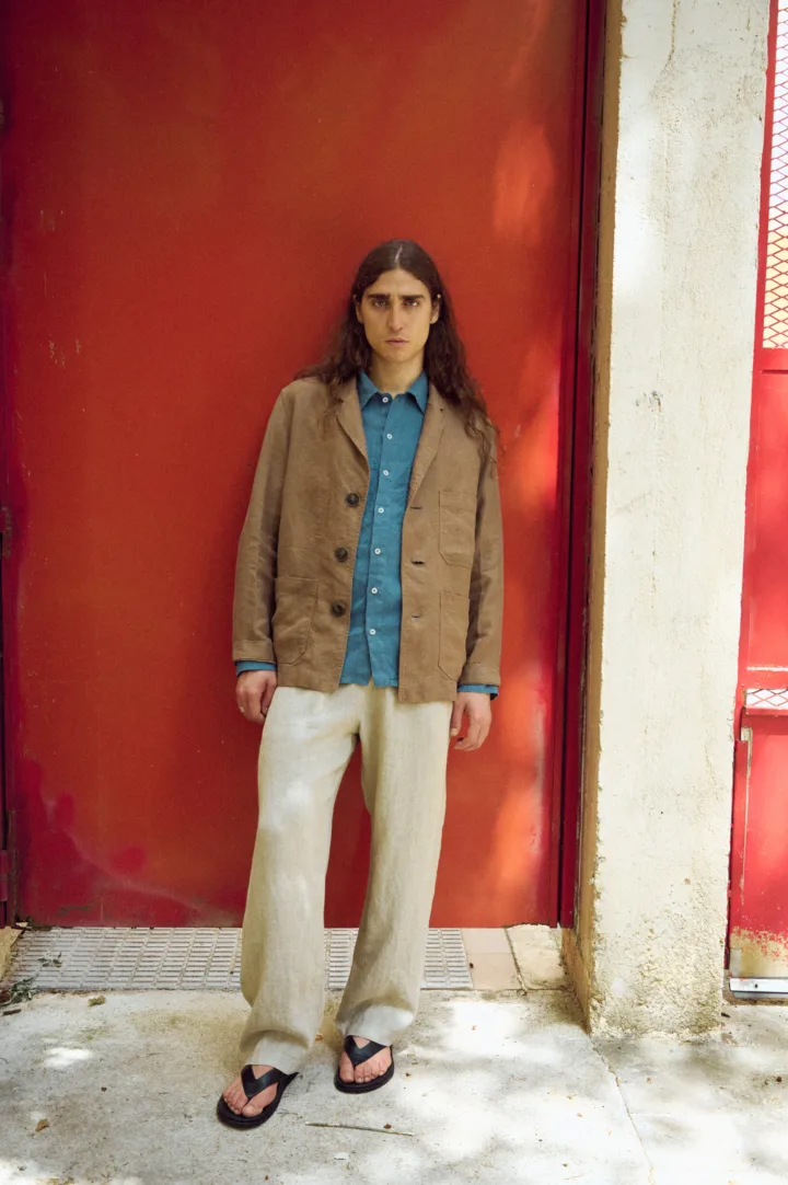 men is wearing relaxed fit linen pants
