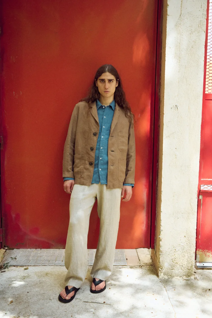 men is wearing relaxed fit linen pants